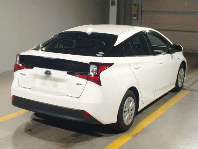 Import and buy TOYOTA PRIUS 2019 from Japan to Nairobi, Kenya