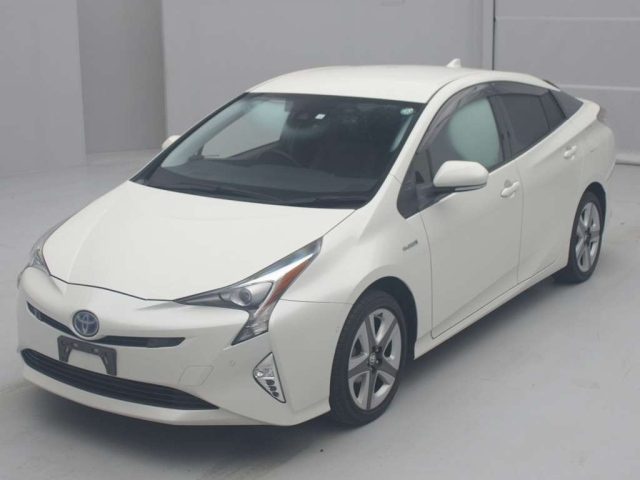 Import and buy TOYOTA PRIUS 2018 from Japan to Nairobi, Kenya