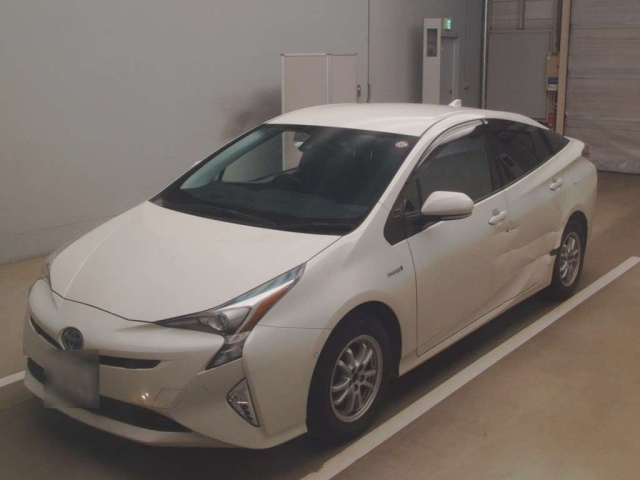 Import and buy TOYOTA PRIUS 2018 from Japan to Nairobi, Kenya