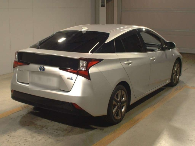 Import and buy TOYOTA PRIUS 2019 from Japan to Nairobi, Kenya