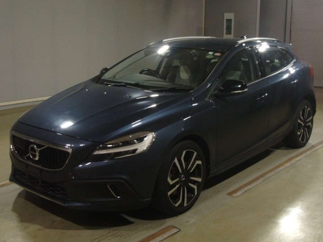 Import and buy VOLVO V40 2017 from Japan to Nairobi, Kenya