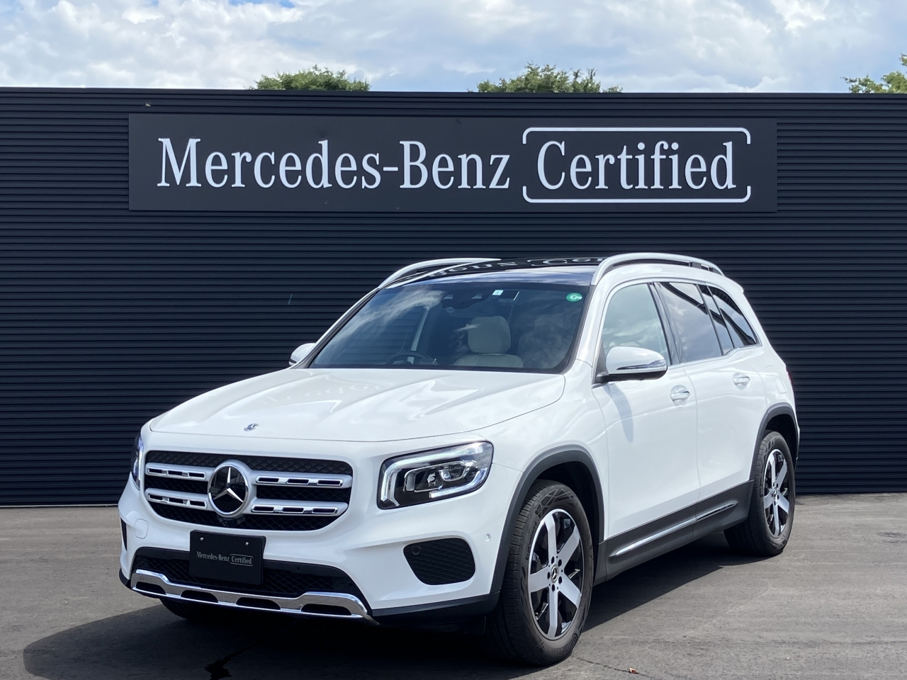 Import and buy MERCEDES BENZ GLB 2023 from Japan to Nairobi, Kenya