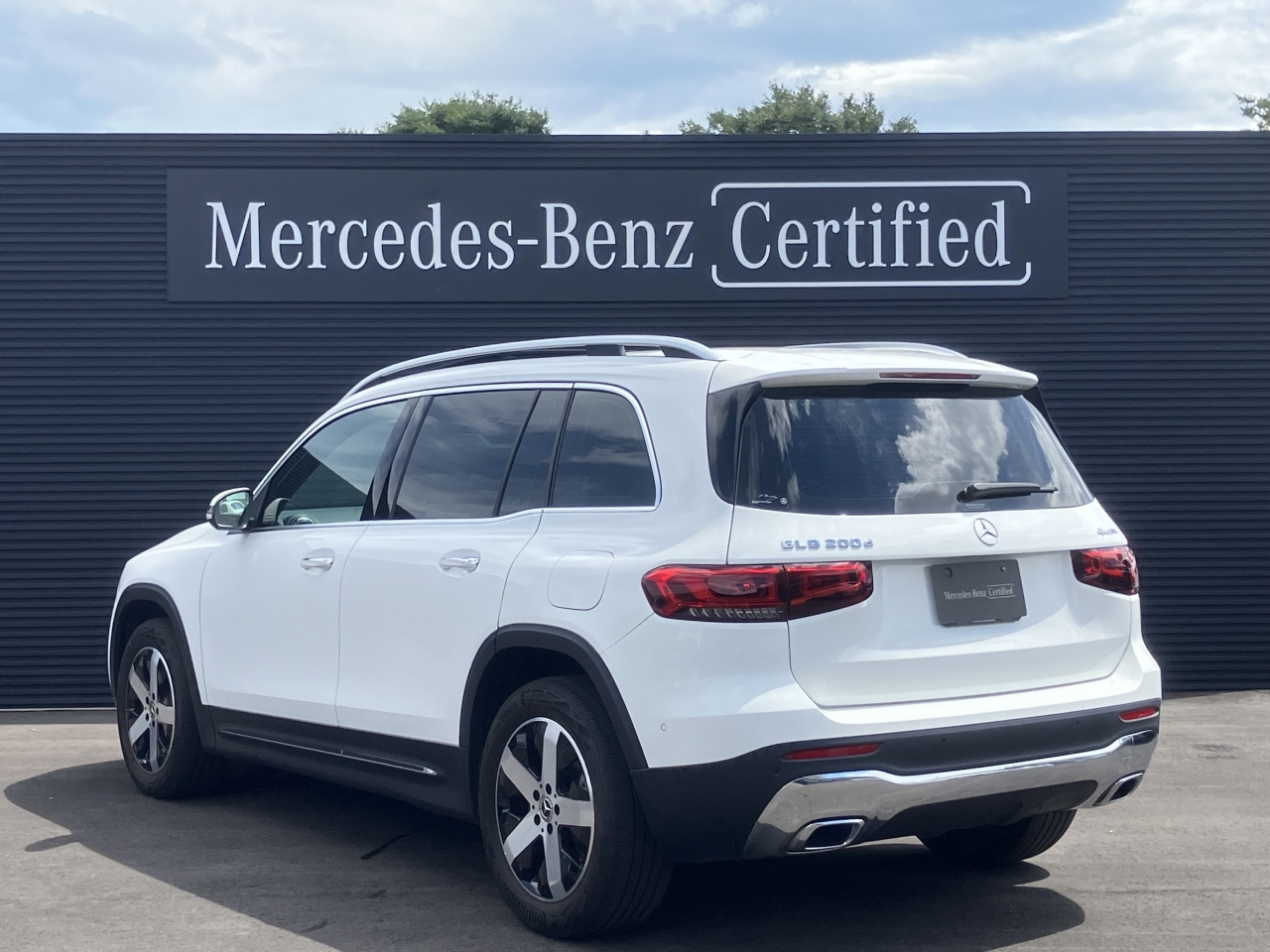 Import and buy MERCEDES BENZ GLB 2023 from Japan to Nairobi, Kenya