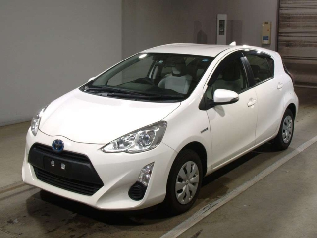 Import and buy TOYOTA AQUA 2017 from Japan to Nairobi, Kenya