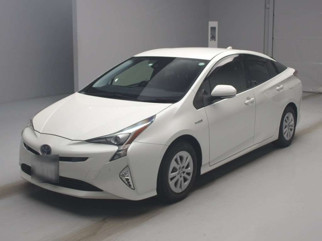 Import and buy TOYOTA PRIUS 2018 from Japan to Nairobi, Kenya