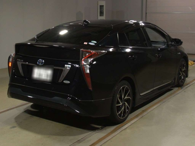 Import and buy TOYOTA PRIUS 2018 from Japan to Nairobi, Kenya