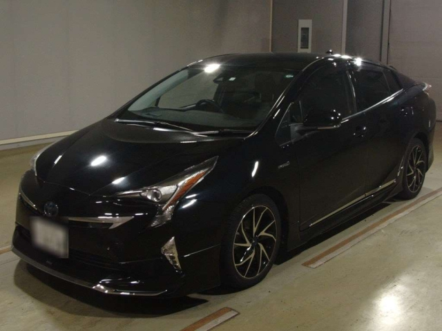 Import and buy TOYOTA PRIUS 2018 from Japan to Nairobi, Kenya