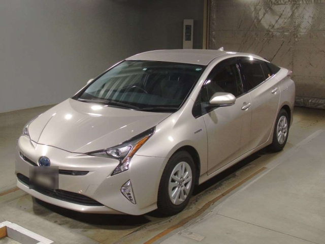 Import and buy TOYOTA PRIUS 2018 from Japan to Nairobi, Kenya