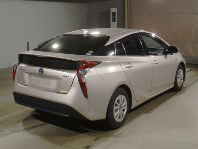 Import and buy TOYOTA PRIUS 2018 from Japan to Nairobi, Kenya