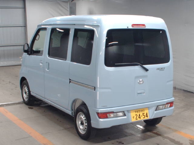 Import and buy DAIHATSU HIJET VAN 2017 from Japan to Nairobi, Kenya