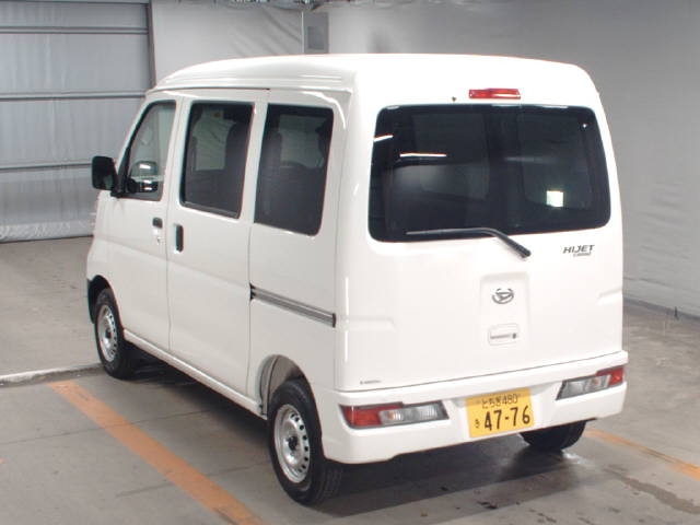 Import and buy DAIHATSU HIJET VAN 2017 from Japan to Nairobi, Kenya