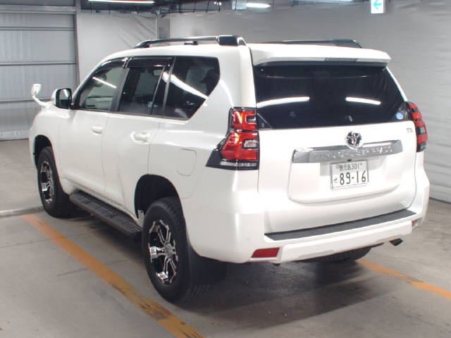 Import and buy TOYOTA LAND CRUISER PRADO 2018 from Japan to Nairobi, Kenya