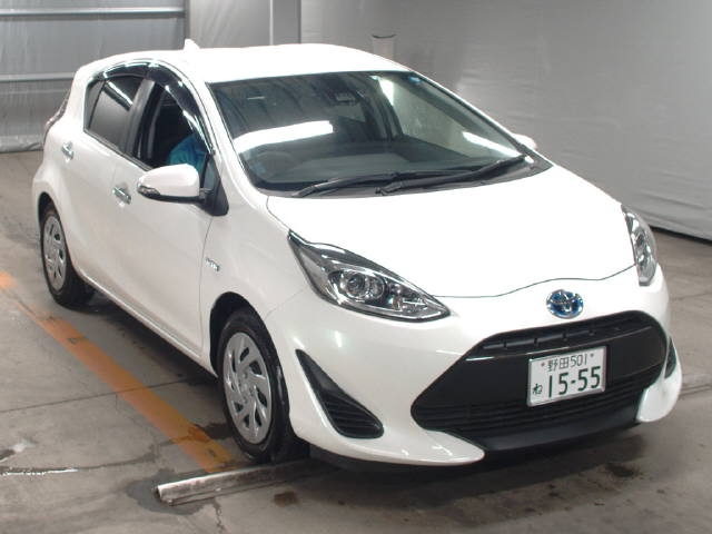 Import and buy TOYOTA AQUA 2018 from Japan to Nairobi, Kenya