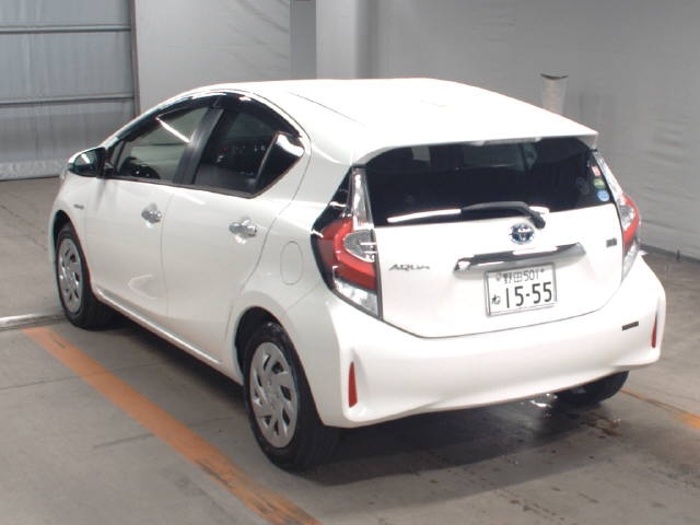 Import and buy TOYOTA AQUA 2018 from Japan to Nairobi, Kenya