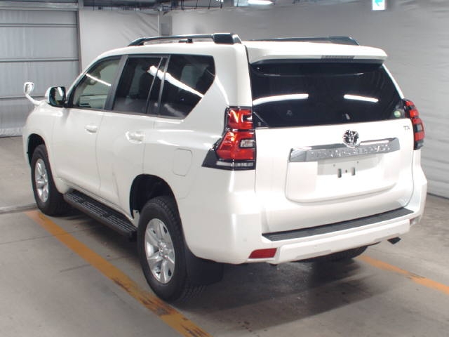 Import and buy TOYOTA LAND CRUISER PRADO 2018 from Japan to Nairobi, Kenya