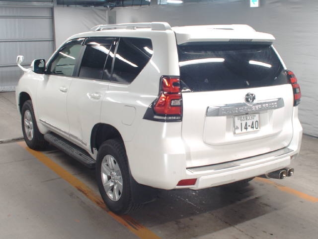 Import and buy TOYOTA LAND CRUISER PRADO 2018 from Japan to Nairobi, Kenya