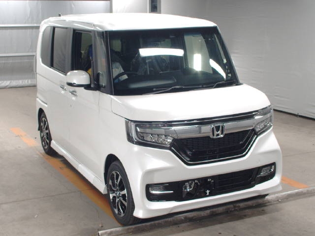 Import and buy HONDA N BOX 2018 from Japan to Nairobi, Kenya