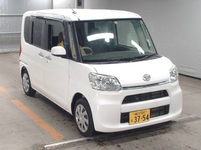 Import and buy DAIHATSU TANTO 2017 from Japan to Nairobi, Kenya