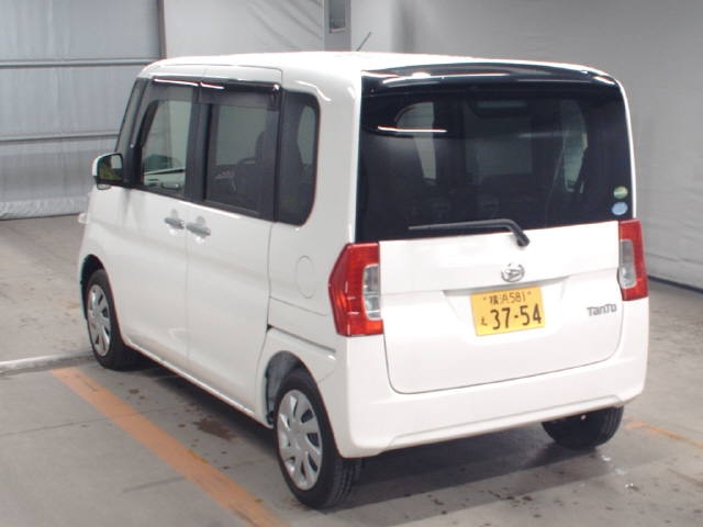 Import and buy DAIHATSU TANTO 2017 from Japan to Nairobi, Kenya