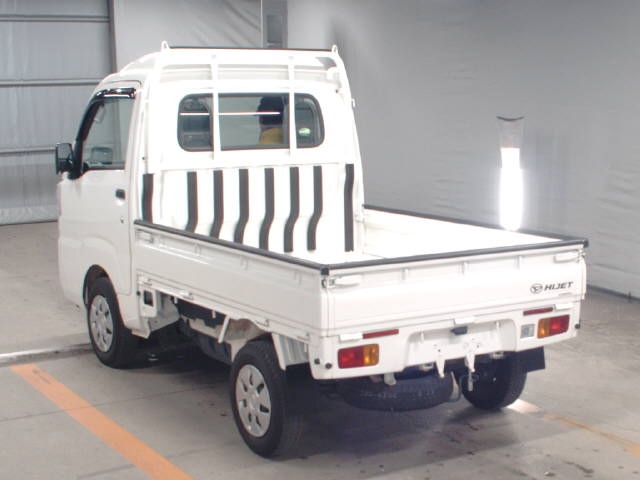 Import and buy DAIHATSU HIJET TRUCK 2017 from Japan to Nairobi, Kenya