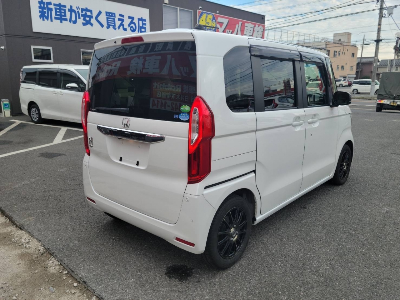 Import and buy HONDA N BOX 2018 from Japan to Nairobi, Kenya