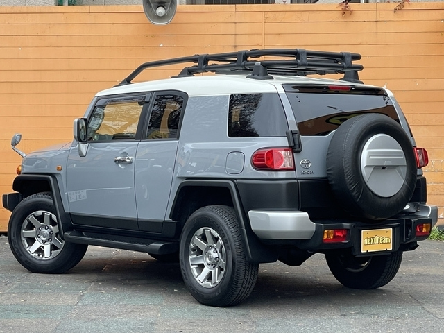 Import and buy TOYOTA FJ CRUISER 2017 from Japan to Nairobi, Kenya