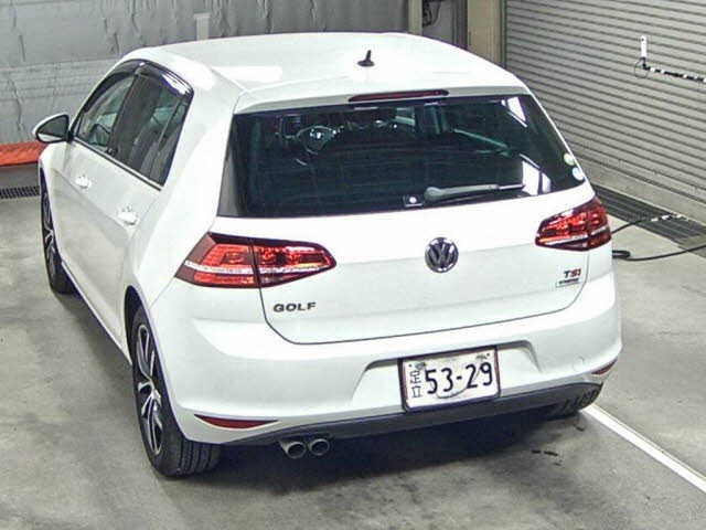 Import and buy VOLKSWAGEN GOLF 2017 from Japan to Nairobi, Kenya