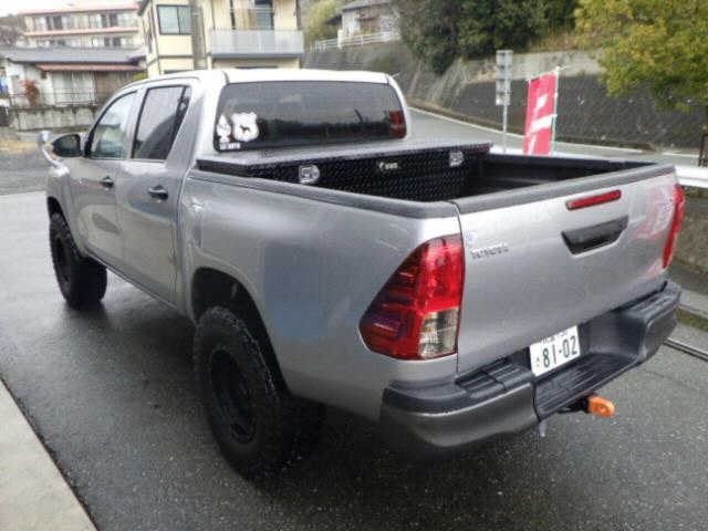 Import and buy TOYOTA HILUX 2017 from Japan to Nairobi, Kenya