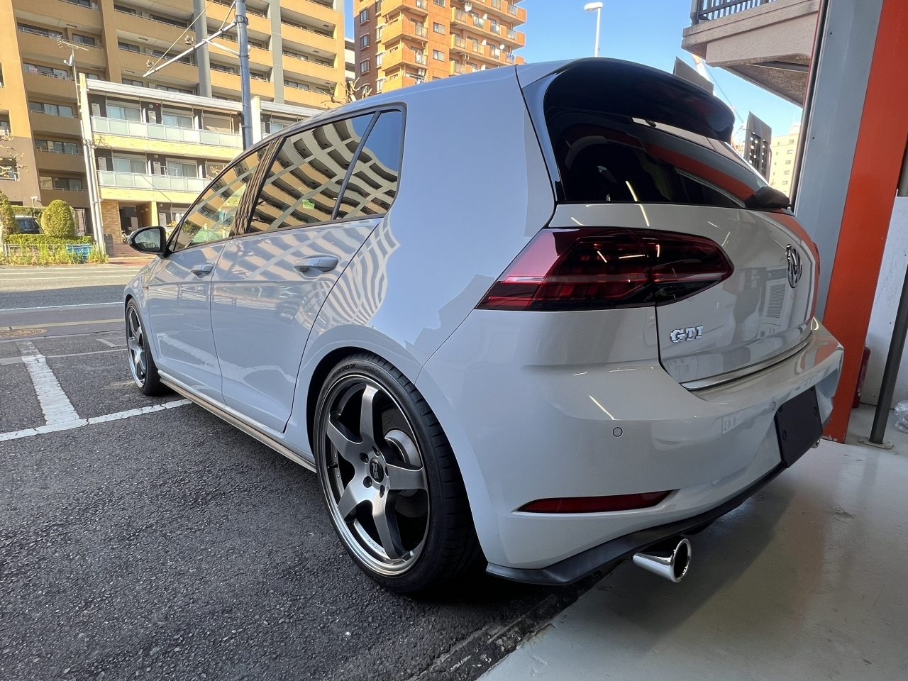 Import and buy VOLKSWAGEN GOLF GTI 2018 from Japan to Nairobi, Kenya