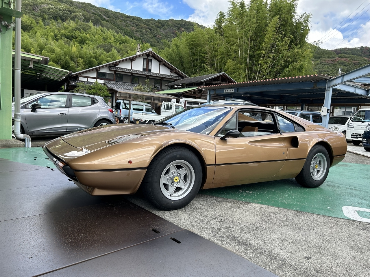 Import and buy FERRARI 308 2022 from Japan to Nairobi, Kenya