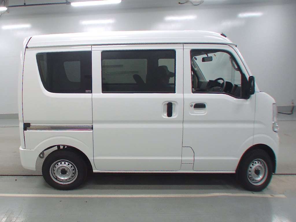 Import and buy NISSAN NV100 CLIPPER 2018 from Japan to Nairobi, Kenya