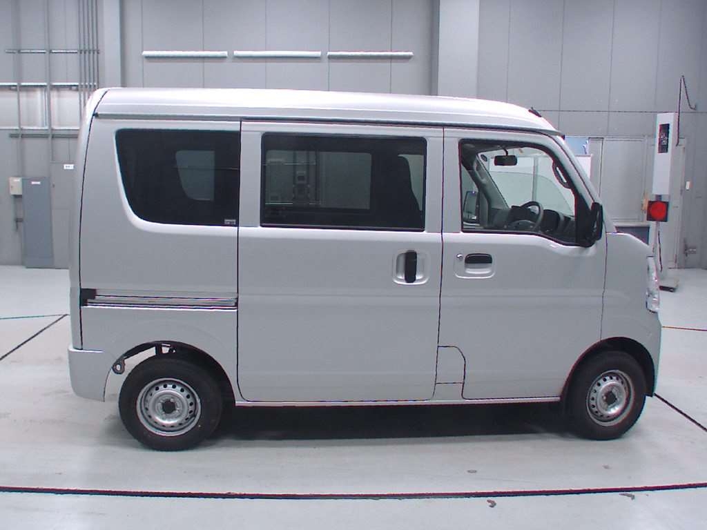 Import and buy NISSAN NV100 CLIPPER 2018 from Japan to Nairobi, Kenya