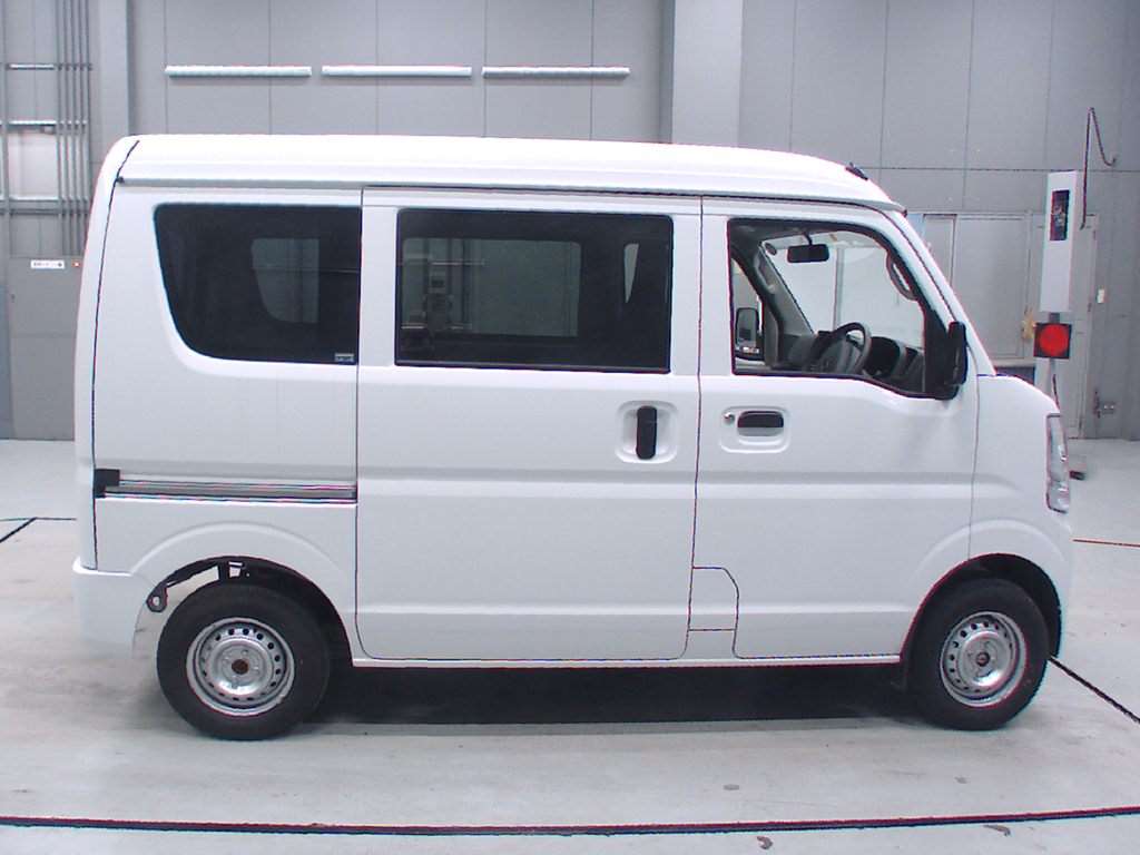 Import and buy NISSAN NV100 CLIPPER 2018 from Japan to Nairobi, Kenya