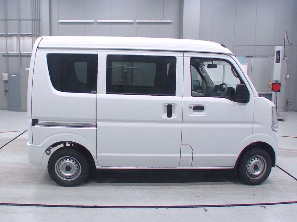 Import and buy NISSAN NV100 CLIPPER 2018 from Japan to Nairobi, Kenya