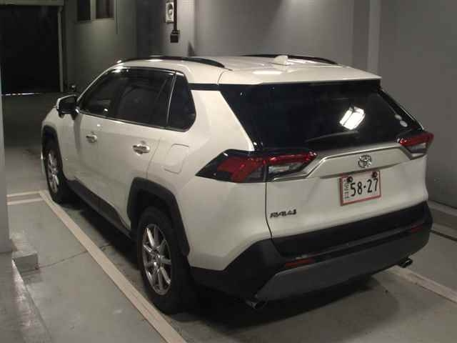 Import and buy TOYOTA RAV4 2019 from Japan to Nairobi, Kenya