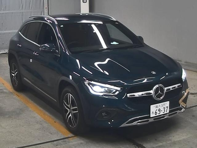 Import and buy MERCEDES BENZ GLA CLASS 2020 from Japan to Nairobi, Kenya