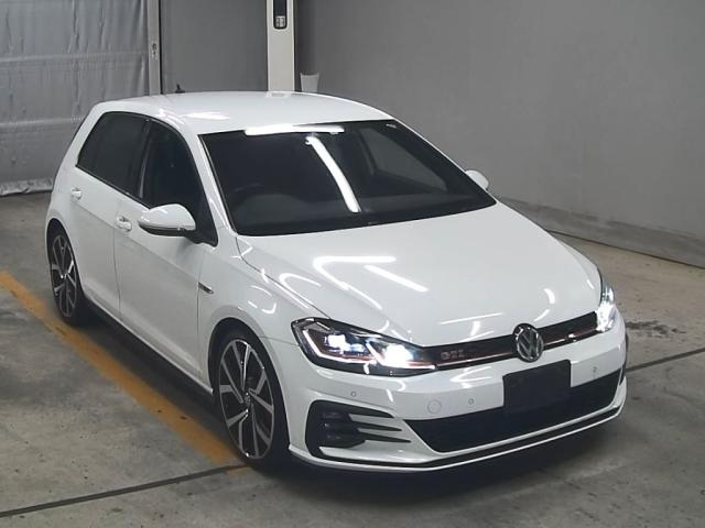 Import and buy VOLKSWAGEN GOLF 2017 from Japan to Nairobi, Kenya