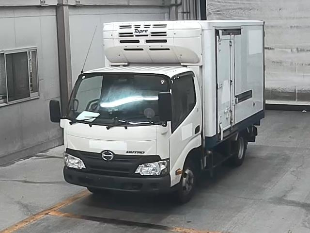 Import and buy HINO DUTRO 2017 from Japan to Nairobi, Kenya