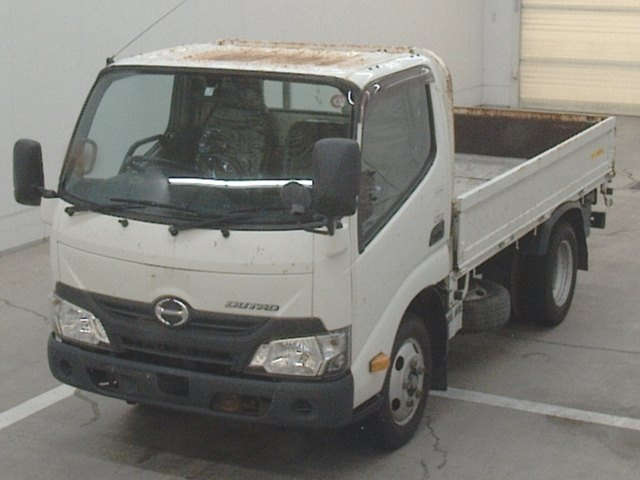 Import and buy HINO DUTRO 2017 from Japan to Nairobi, Kenya