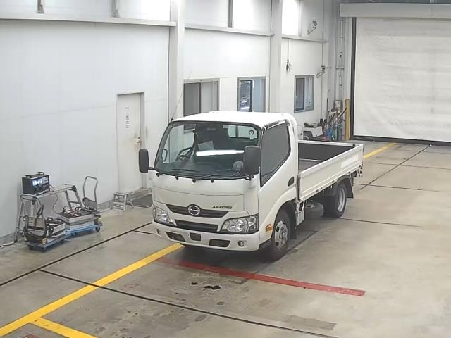 Import and buy HINO DUTRO 2018 from Japan to Nairobi, Kenya