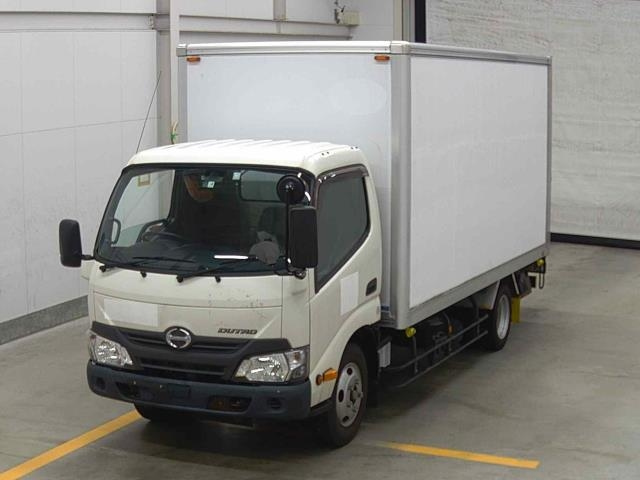 Import and buy HINO DUTRO 2018 from Japan to Nairobi, Kenya