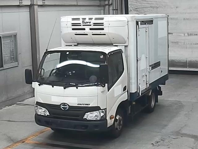 Import and buy HINO DUTRO 2018 from Japan to Nairobi, Kenya