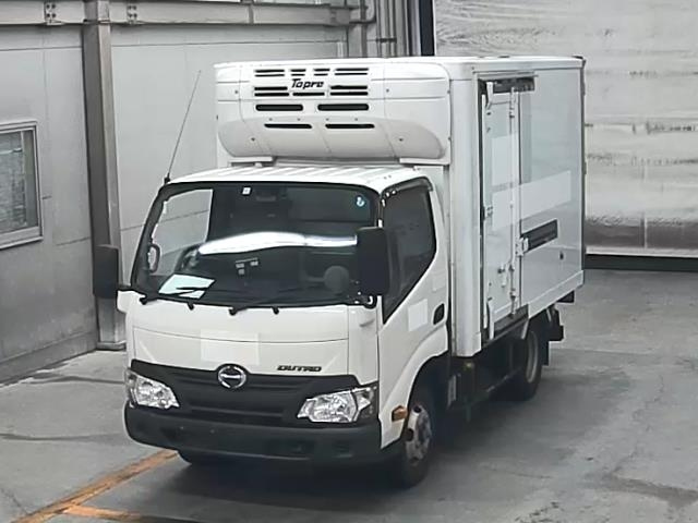 Import and buy HINO DUTRO 2018 from Japan to Nairobi, Kenya