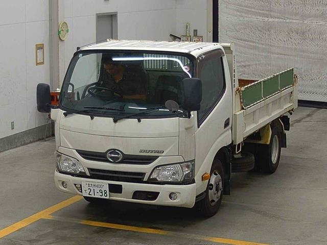 Import and buy HINO DUTRO 2017 from Japan to Nairobi, Kenya