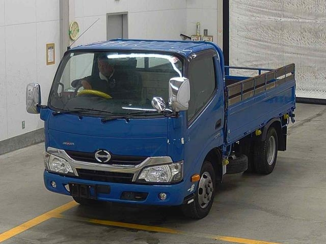 Import and buy HINO DUTRO 2017 from Japan to Nairobi, Kenya