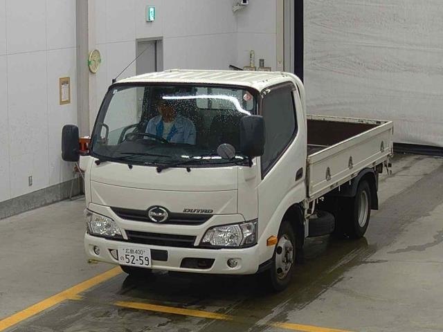 Import and buy HINO DUTRO 2018 from Japan to Nairobi, Kenya