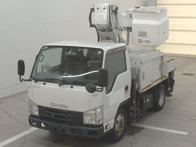 Import and buy ISUZU ELF 2018 from Japan to Nairobi, Kenya