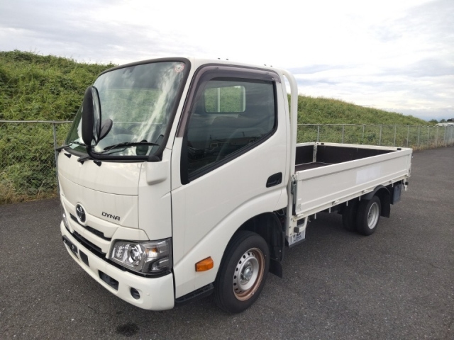 Import and buy TOYOTA DYNA 2022 from Japan to Nairobi, Kenya