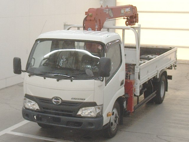 Import and buy HINO DUTRO 2018 from Japan to Nairobi, Kenya