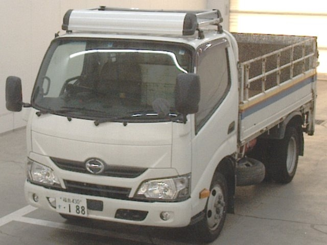 Import and buy HINO DUTRO 2017 from Japan to Nairobi, Kenya